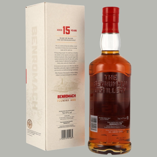 Rückenetikett von Benromach 15 Jahre mit Herstellerangaben und Inverkehrbringer