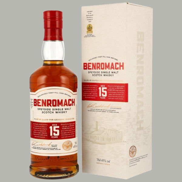 Flasche Benromach 15 Jahre Speyside Single Malt Scotch Whisky, weißes Etikett mit rotem Benromach-Schriftzug, 43% Vol.