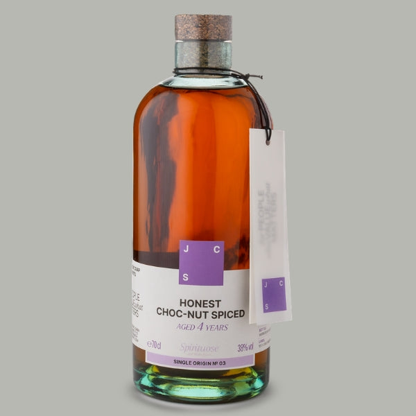 Flasche Jack-Crap Spirits Honest Choc-Nut Spiced, cremefarbenes Etikett mit violettem JCS-Logo, Aged 4 Years, Single Origin No 03