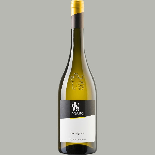 Flasche Kellerei Kaltern Sauvignon Südtirol Alto Adige 2024, dunkle Flasche mit schwarz-weißem Kaltern-Etikett