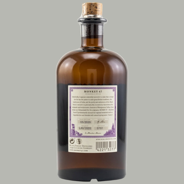Rückenetikett von Monkey 47 Schwarzwald Dry Gin mit Markengeschichte