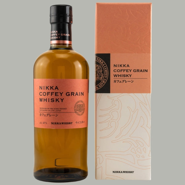 Flasche Nikka Coffey Grain Whisky mit orangefarbenem Etikett und Coffey-Still-Illustration, 45% Vol.